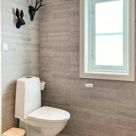 Casa vacanze 4 Bedroom Awesome In Voringsfoss Garden