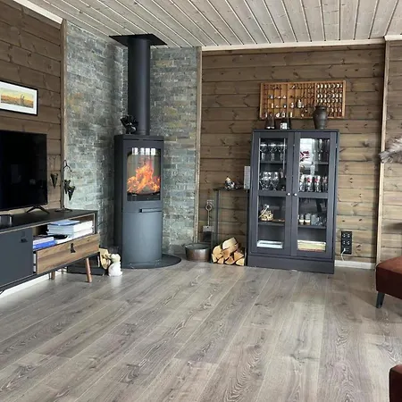 4 Bedroom Awesome In Voringsfoss Garden