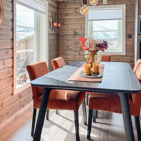 4 Bedroom Awesome In Voringsfoss * Garden