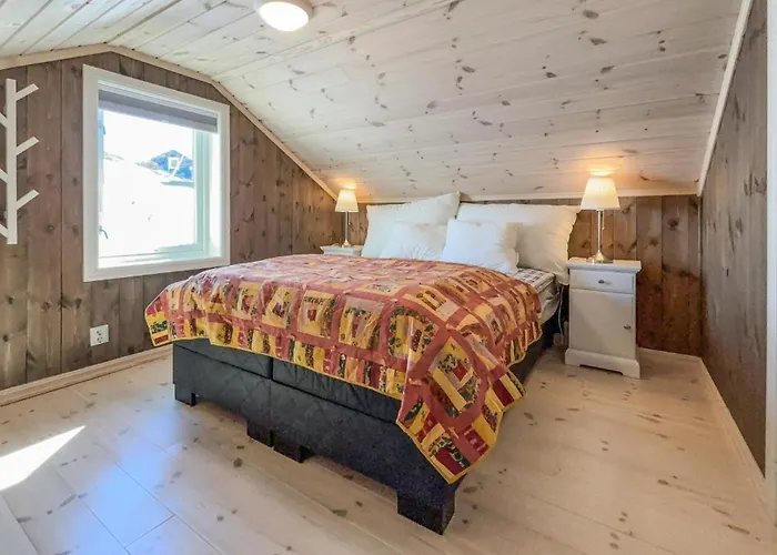 4 Bedroom Awesome In Voringsfoss * Garden