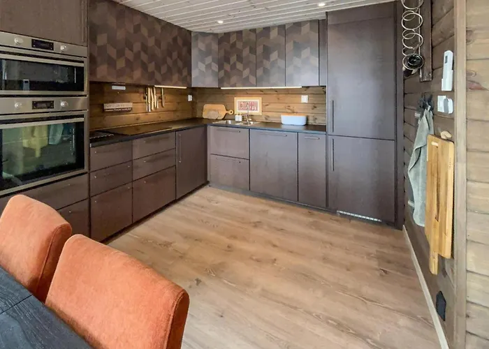 4 Bedroom Awesome In Voringsfoss