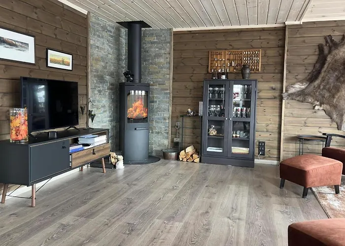 4 Bedroom Awesome In Voringsfoss Garden