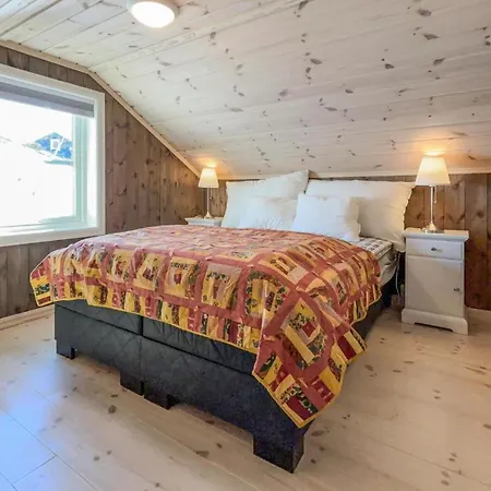 4 Bedroom Awesome In Voringsfoss * Garden