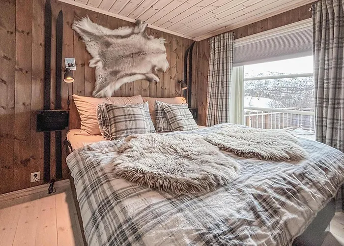 4 Bedroom Awesome In Voringsfoss Garden